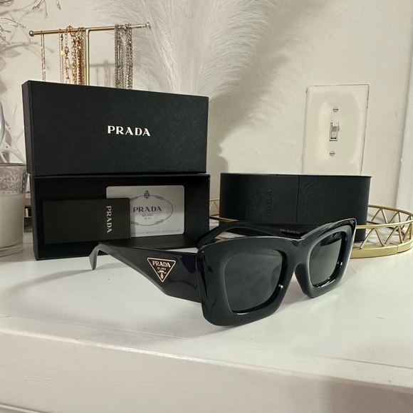 Prada sunglasses black with triangle logo - Picture 1 of 5